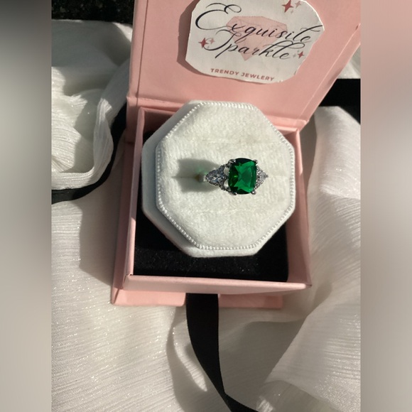 -💍925 Sterling Silver Radiant Cut Emerald Green zircon Ring - Picture 3 of 15